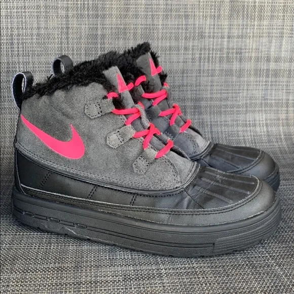 Nike Woodside Chukka 2 Boots Waterproof Plush Lined Shoes Junior Girls size 3