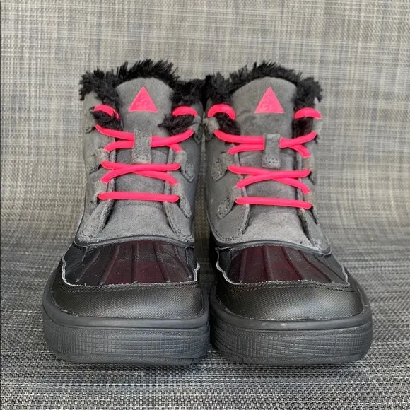 Nike Woodside Chukka 2 Boots Waterproof Plush Lined Shoes Junior Girls size 3