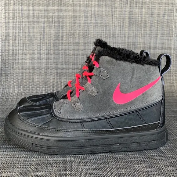 Nike Woodside Chukka 2 Boots Waterproof Plush Lined Shoes Junior Girls size 3