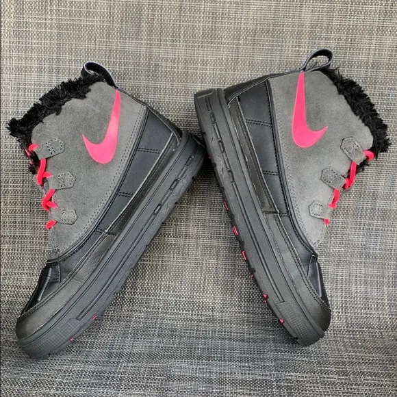Nike Woodside Chukka 2 Boots Waterproof Plush Lined Shoes Junior Girls size 3