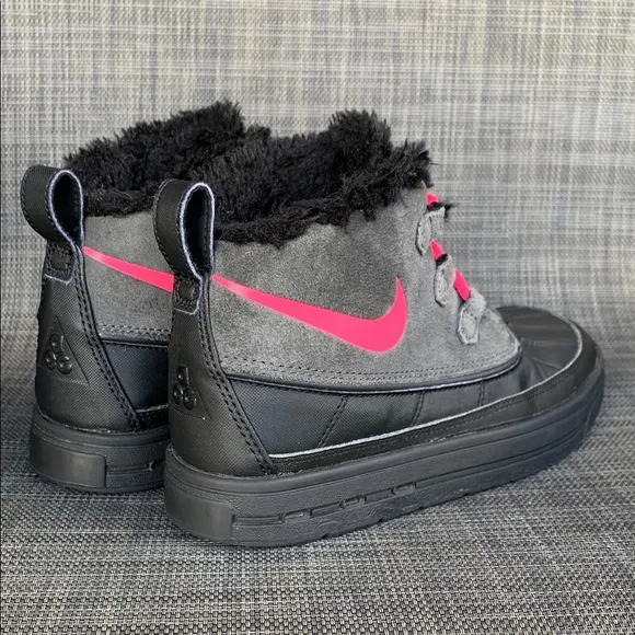 Nike Woodside Chukka 2 Boots Waterproof Plush Lined Shoes Junior Girls size 3