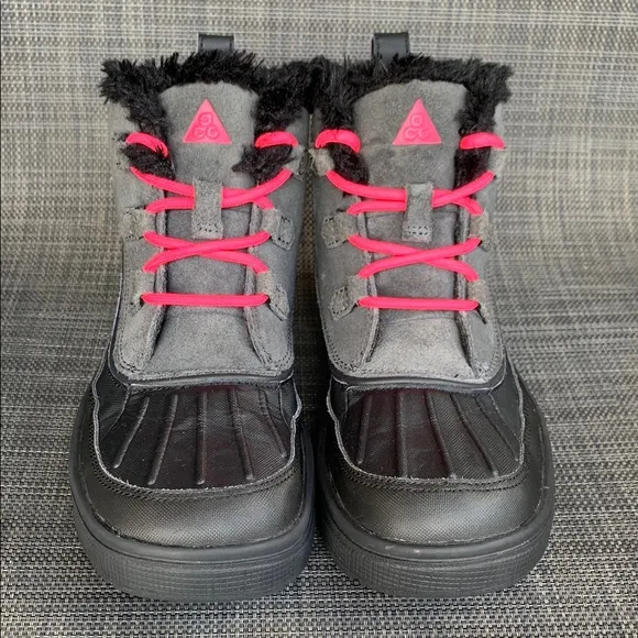 Nike Woodside Chukka 2 Boots Waterproof Plush Lined Shoes Junior Girls size 3