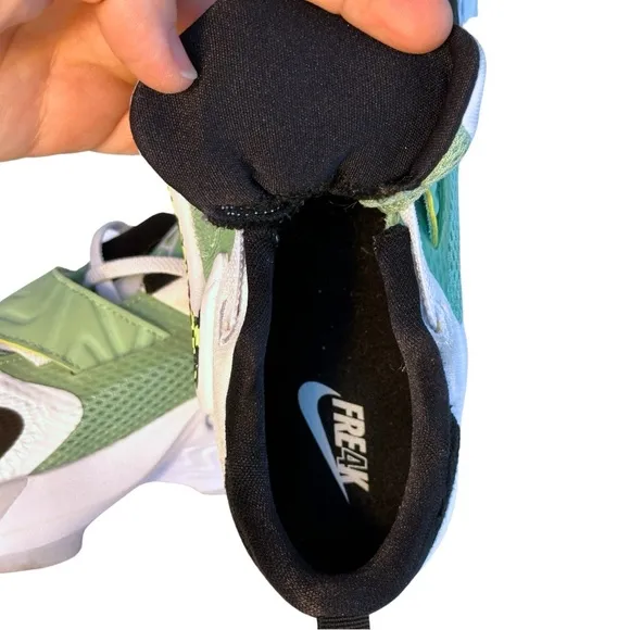 Nike Zoom Freak 4 Kids sz 2Y in Barely Volt (Mint Green &amp; White) DQ0552-100