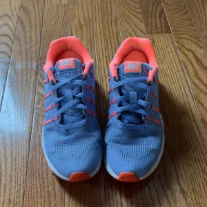 Nikes Running Shoes