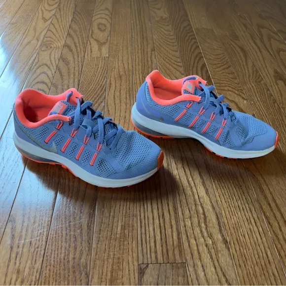 Nikes Running Shoes