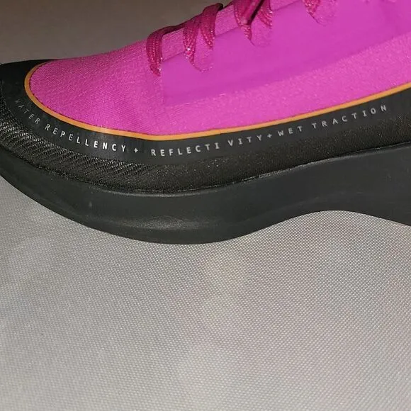 Nike Zoom Winflo 6 Shield Run Utility Fire Pink Womens Size 8