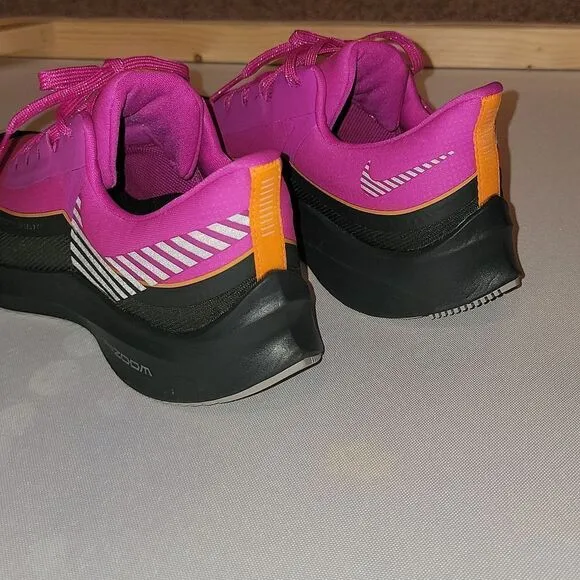 Nike Zoom Winflo 6 Shield Run Utility Fire Pink Womens Size 8