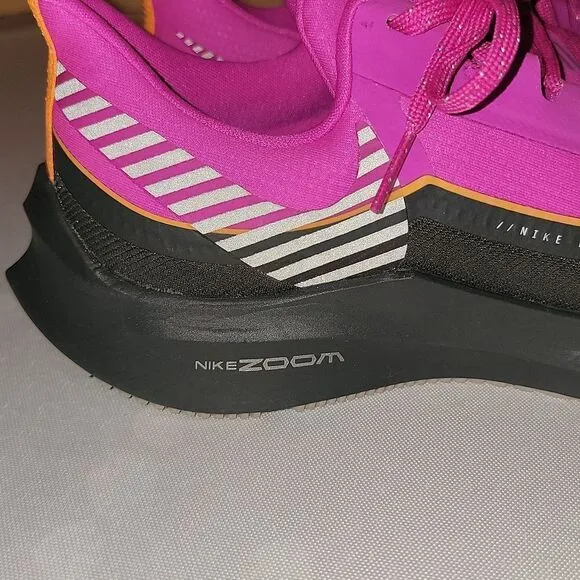Nike Zoom Winflo 6 Shield Run Utility Fire Pink Womens Size 8