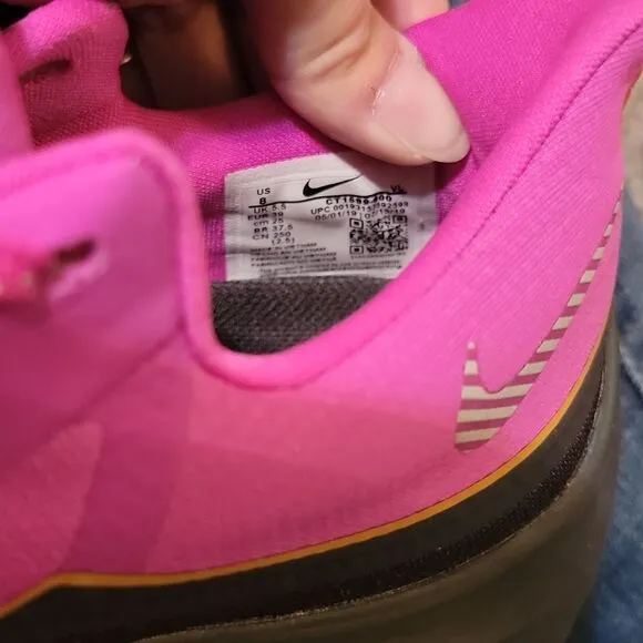 Nike Zoom Winflo 6 Shield Run Utility Fire Pink Womens Size 8