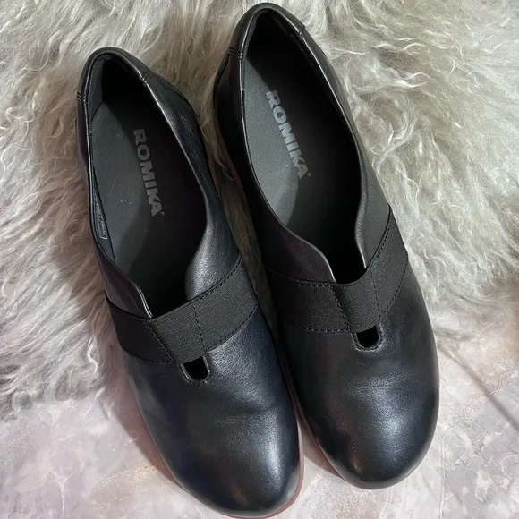 NWOB $145 Romika Loire 03 Slip On - Black