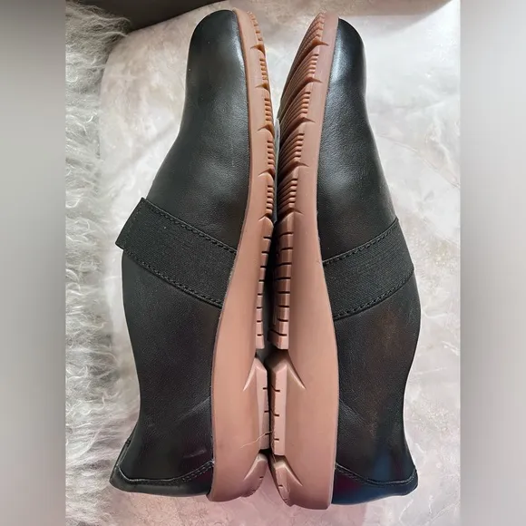NWOB $145 Romika Loire 03 Slip On - Black