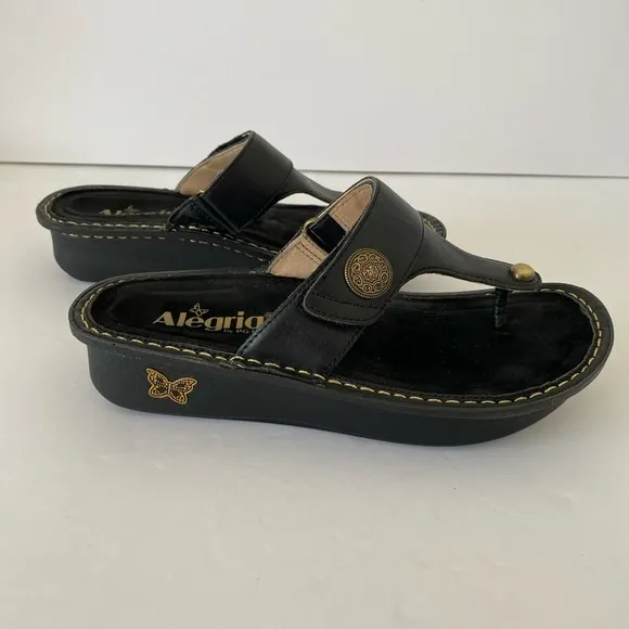 NWOT Algeria Womens Carina Leather Thong Sandal - Coal Blac Size 37 (7 - 7 1/2)