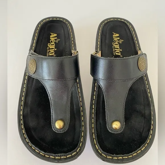 NWOT Algeria Womens Carina Leather Thong Sandal - Coal Blac Size 37 (7 - 7 1/2)