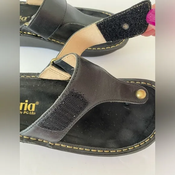 NWOT Algeria Womens Carina Leather Thong Sandal - Coal Blac Size 37 (7 - 7 1/2)
