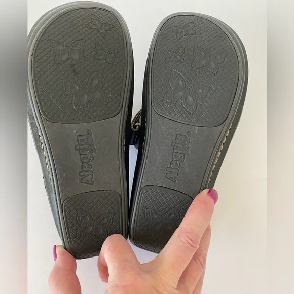 NWOT Algeria Womens Carina Leather Thong Sandal - Coal Blac Size 37 (7 - 7 1/2)