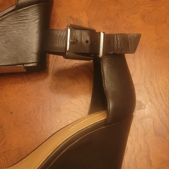 NWOT BCBG Black Genuine Leather Vinyl Clear Open Wedge Sandal Heels Shoes Size 8