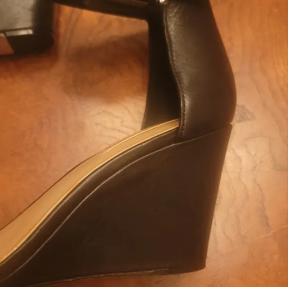 NWOT BCBG Black Genuine Leather Vinyl Clear Open Wedge Sandal Heels Shoes Size 8
