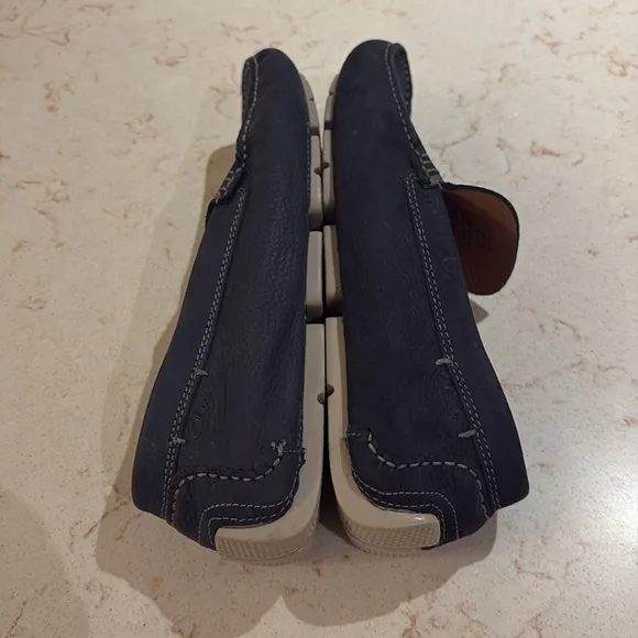 NWOT Clarks Men's Navy Loafers SZ 7