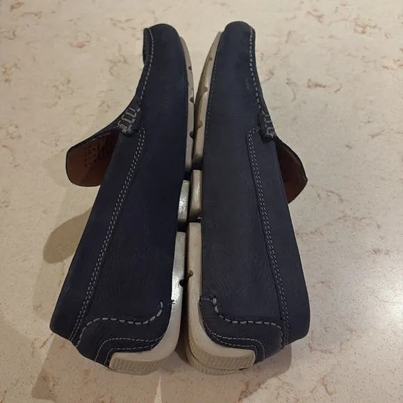 NWOT Clarks Men's Navy Loafers SZ 7