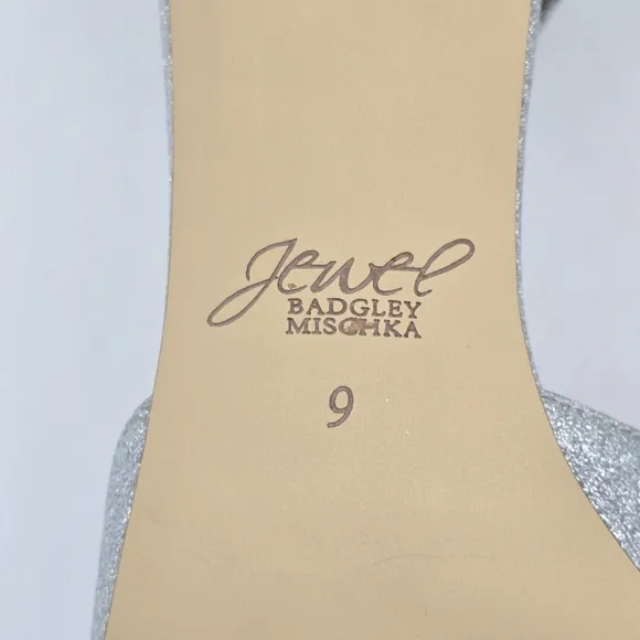 NWOT Jewel Badgley Mischka Maya Crystal Strap 2-Piece Pointy-Toe Pumps, Silver 9