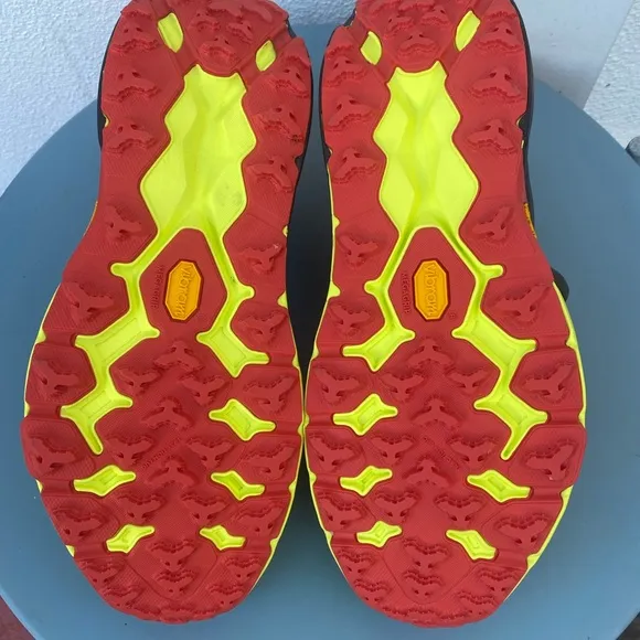 NWOT Men's Hoka Speedgoat 5 Trail Running Shoes (10 US)