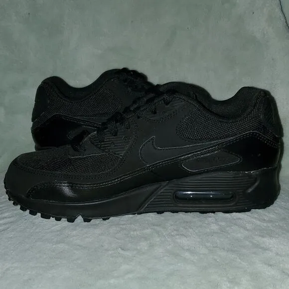 NWOT Nike Triple Black Air Max Running Shoes 6.5 2014