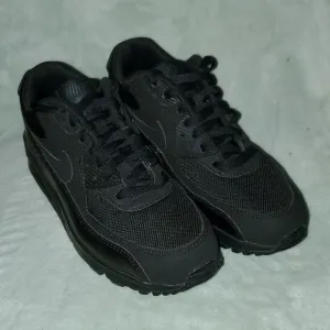 NWOT Nike Triple Black Air Max Running Shoes 6.5 2014