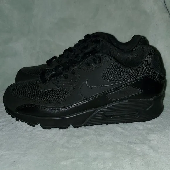 NWOT Nike Triple Black Air Max Running Shoes 6.5 2014