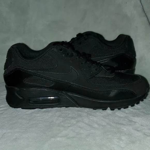 NWOT Nike Triple Black Air Max Running Shoes 6.5 2014
