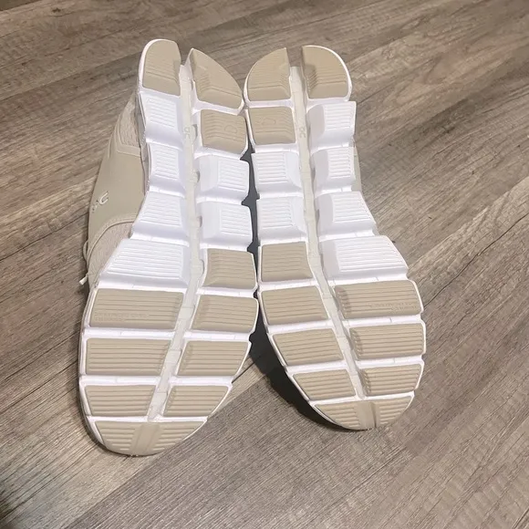 🛍️NWOT On Women's Cloud Running Shoes - Size 8 - Sand/Pearl Color