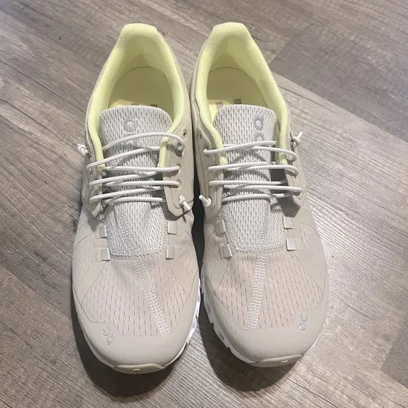 🛍️NWOT On Women's Cloud Running Shoes - Size 8 - Sand/Pearl Color