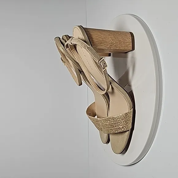 NWOT Pelle Moda Zina Heeled Sandal Shoes Jute Wood Suede Strap Adjustable Gold 9