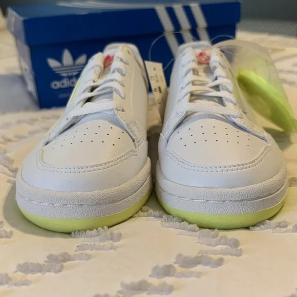 NWT Adidas Continental 80 Shoes Size 4 White Sneakers Casual EE4412