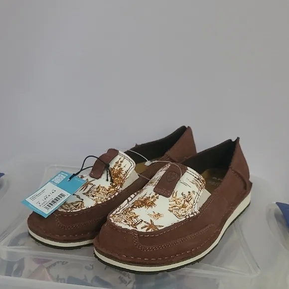 NWT Ariat Brown and White Casual Flats