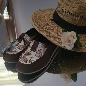NWT Ariat Brown and White Casual Flats