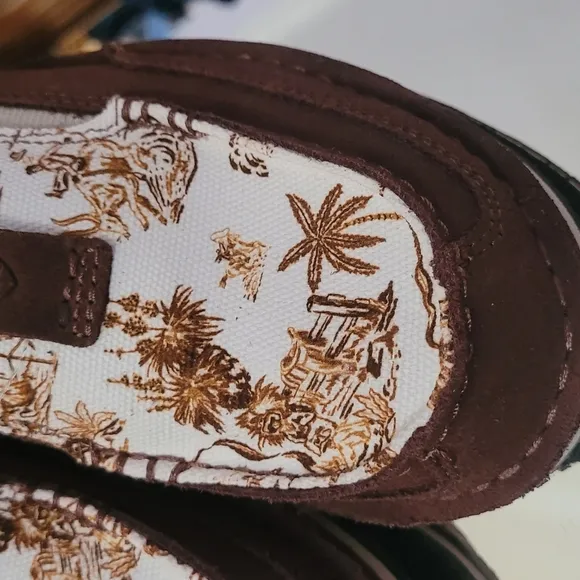 NWT Ariat Brown and White Casual Flats