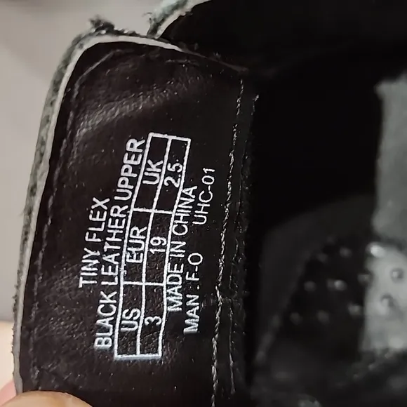NWT Kenneth Cole baby boy shoes with box