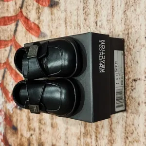 NWT Kenneth Cole baby boy shoes with box