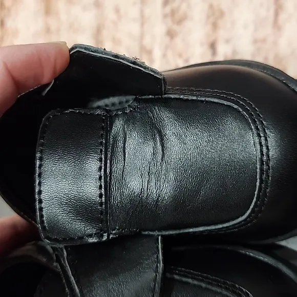 NWT Kenneth Cole baby boy shoes with box