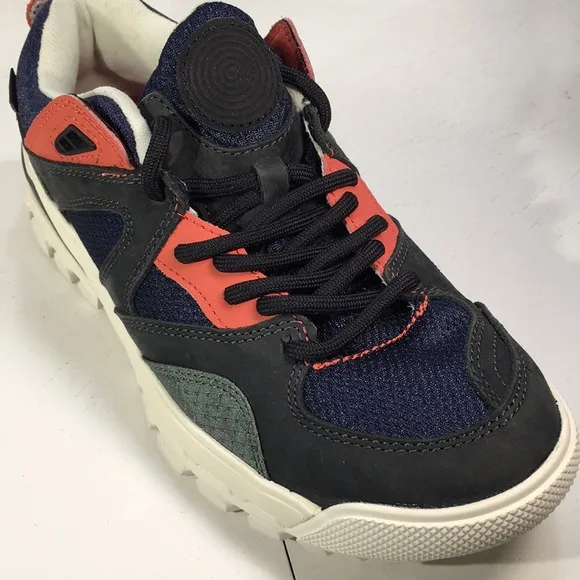 NWT Vans Amzn Trailhead Geo 2Hiking Action Shoes men’s 9