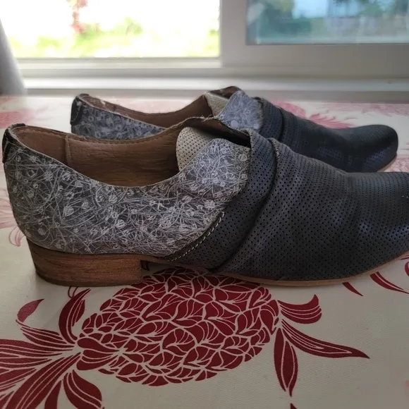 Officine toscane slip on leather loafer