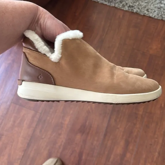 Olukai Malua Hulu Women's Tan leather Shearling-Lined Slip-On Shoes