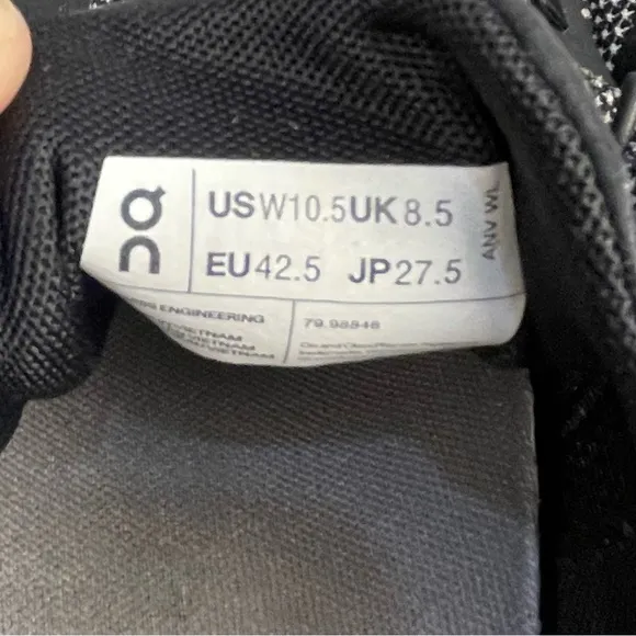 On Cloud 6 Women’s Running Shoes Size 10.5 GUC