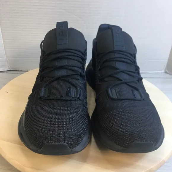On Cloud Cloudnova Running Shoes Triple Black  26.99822 Men’s Size. 13