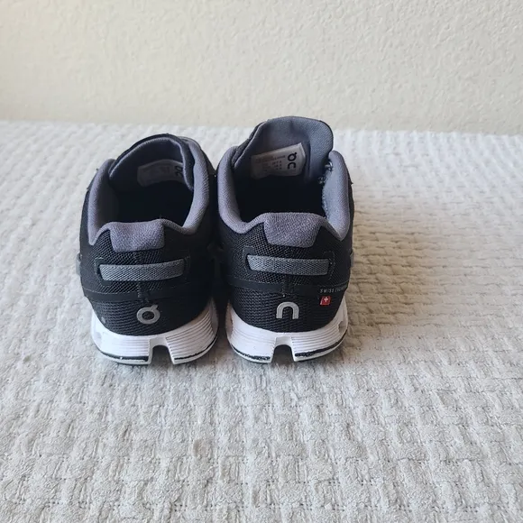 ON Cloud Cloudswift Black And White Running Shoes Women's Size 7.5