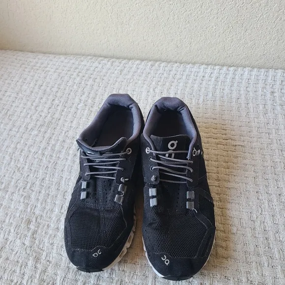 ON Cloud Cloudswift Black And White Running Shoes Women's Size 7.5