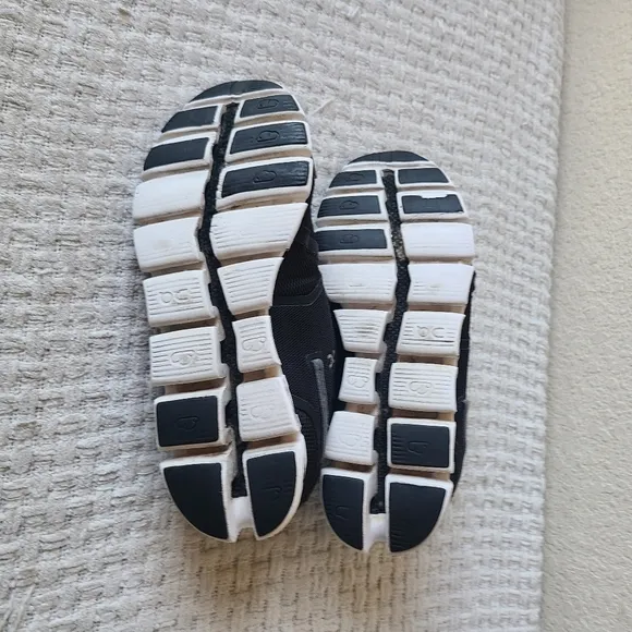 ON Cloud Cloudswift Black And White Running Shoes Women's Size 7.5
