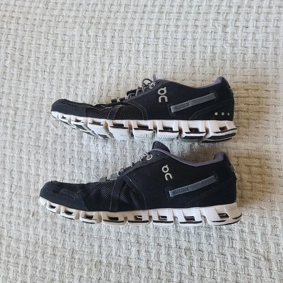 ON Cloud Cloudswift Black And White Running Shoes Women's Size 7.5
