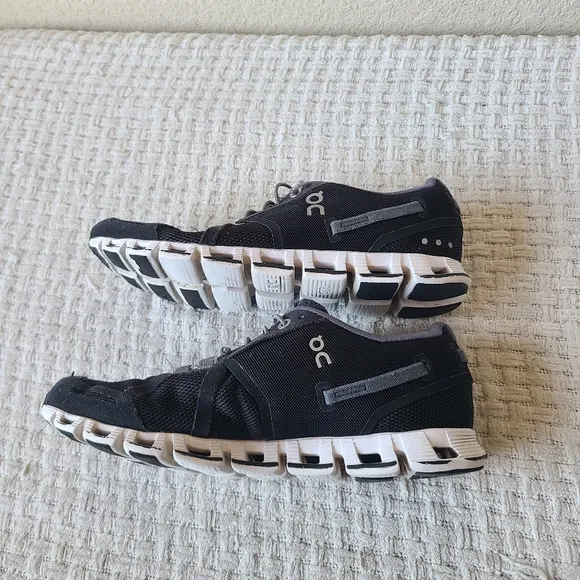 ON Cloud Cloudswift Black And White Running Shoes Women's Size 7.5