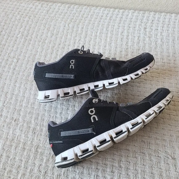 ON Cloud Cloudswift Black And White Running Shoes Women's Size 7.5